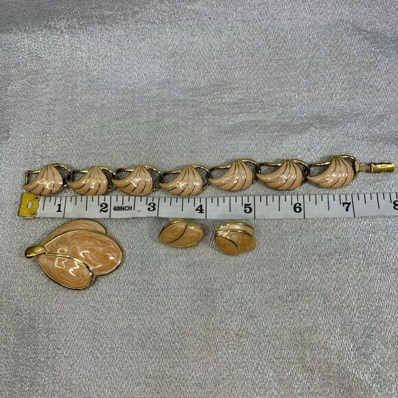 Vintage 1980s NAPIER & TRIFARI Coral Pendant, Earrings, Bracelet Set gold tone - Picture 2 of 7